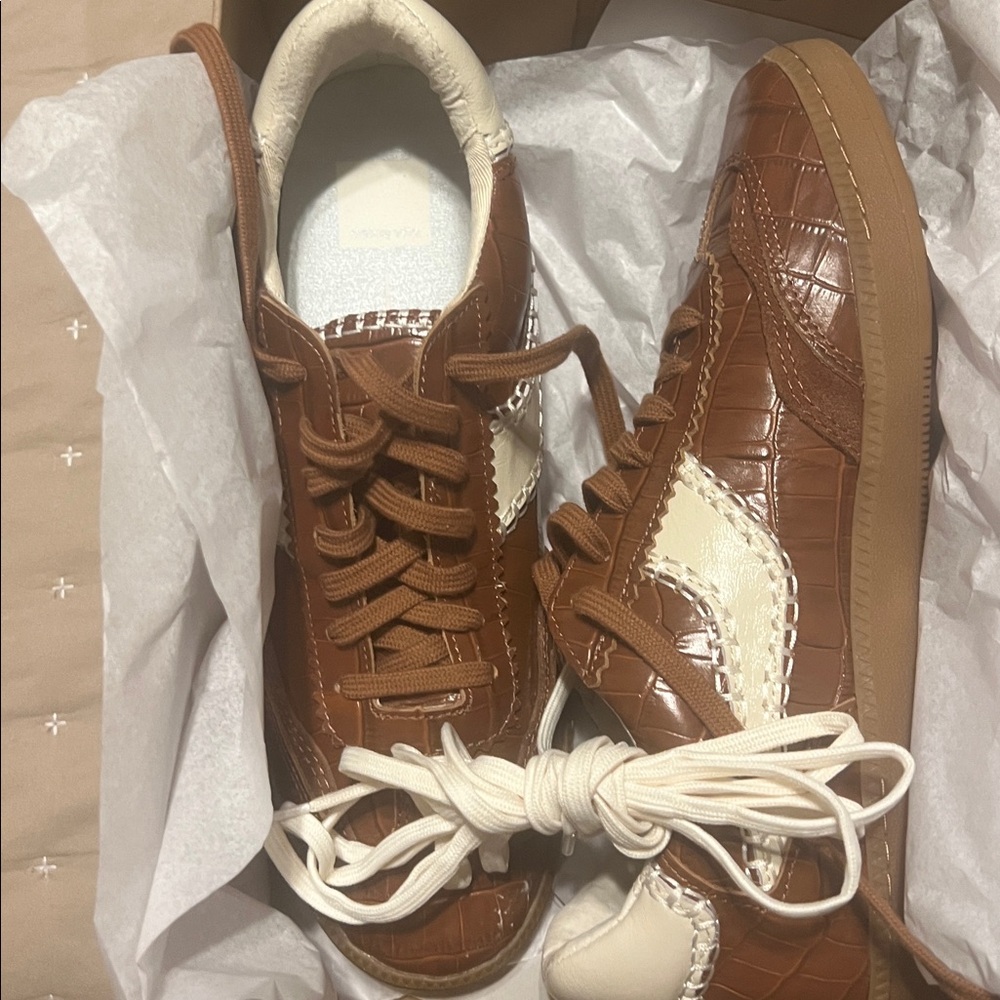 Dolce Vita Croc Embossed sneakers - Picture 8 of 8